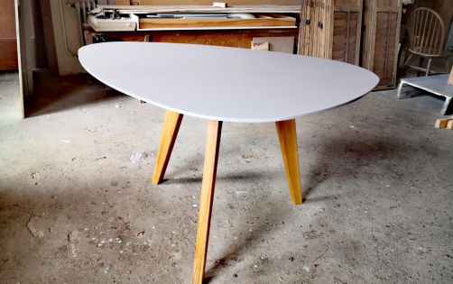 Elipse Table